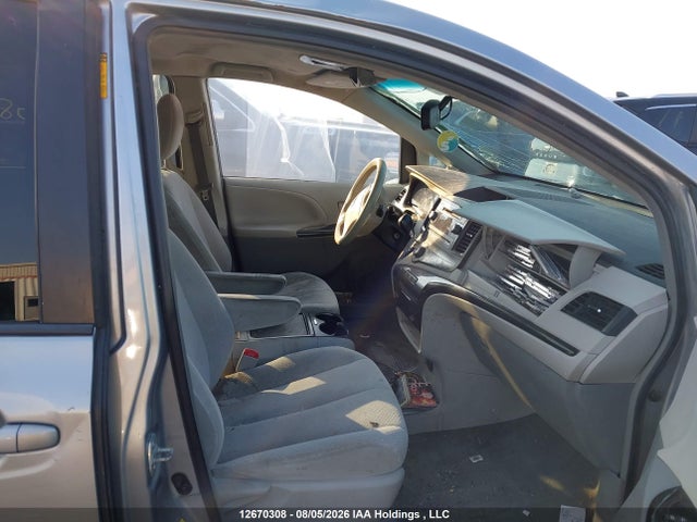 12670308 :رقم المزاد ، 5TDKK3DC5DS311287 vin ، 2013 Toyota Sienna Le V6 مزاد بيع
