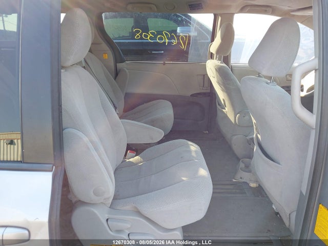 12670308 :رقم المزاد ، 5TDKK3DC5DS311287 vin ، 2013 Toyota Sienna Le V6 مزاد بيع