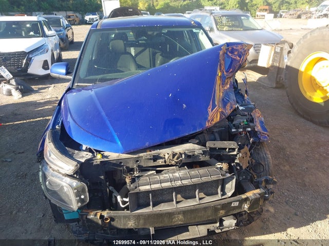 KMHRB8A35PU218958 Hyundai Venue Essential