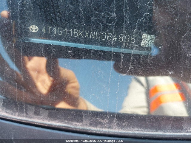 12699894 :رقم المزاد ، 4T1G11BKXNU064896 vin ، 2022 Toyota Camry Se مزاد بيع