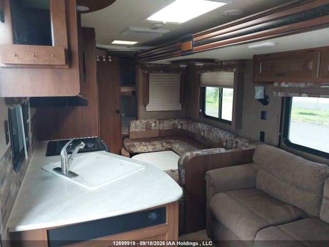 12699919 :رقم المزاد ، 1UJBJ0BRXF1TC0605 vin ، 2015 Jayco  مزاد بيع