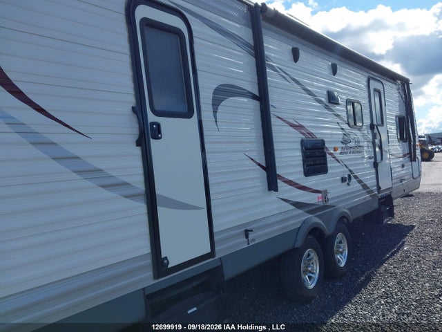 12699919 :رقم المزاد ، 1UJBJ0BRXF1TC0605 vin ، 2015 Jayco  مزاد بيع
