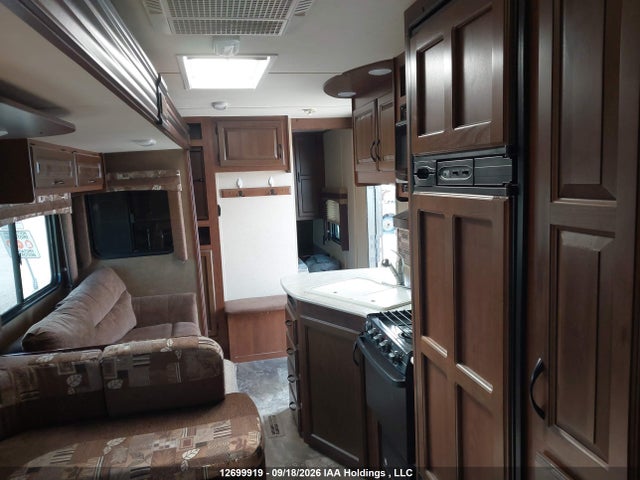 12699919 :رقم المزاد ، 1UJBJ0BRXF1TC0605 vin ، 2015 Jayco  مزاد بيع