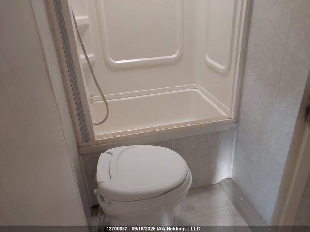 12700087 :رقم المزاد ، 1EB1T182032305335 vin ، 2003 Fleetwood  مزاد بيع