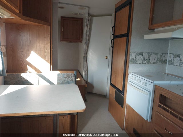12700087 :رقم المزاد ، 1EB1T182032305335 vin ، 2003 Fleetwood  مزاد بيع