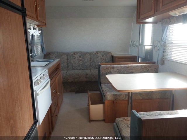 12700087 :رقم المزاد ، 1EB1T182032305335 vin ، 2003 Fleetwood  مزاد بيع
