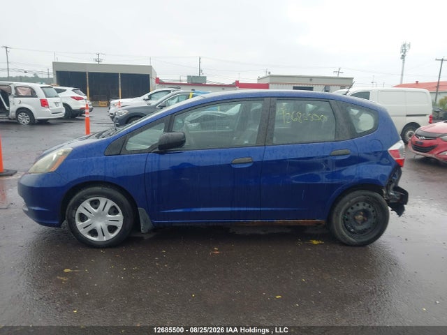 12685500 :رقم المزاد ، JHMGE8H38BC801417 vin ، 2011 Honda Fit Dx-a مزاد بيع