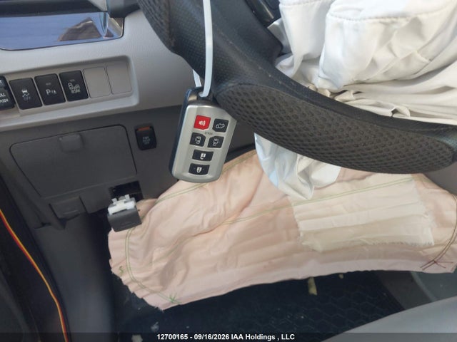 12700165 :رقم المزاد ، 5TDDK3DC3FS125551 vin ، 2015 Toyota Sienna Xle 7 Passenger مزاد بيع