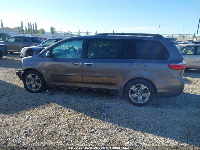12700165 :رقم المزاد ، 5TDDK3DC3FS125551 vin ، 2015 Toyota Sienna Xle 7 Passenger مزاد بيع