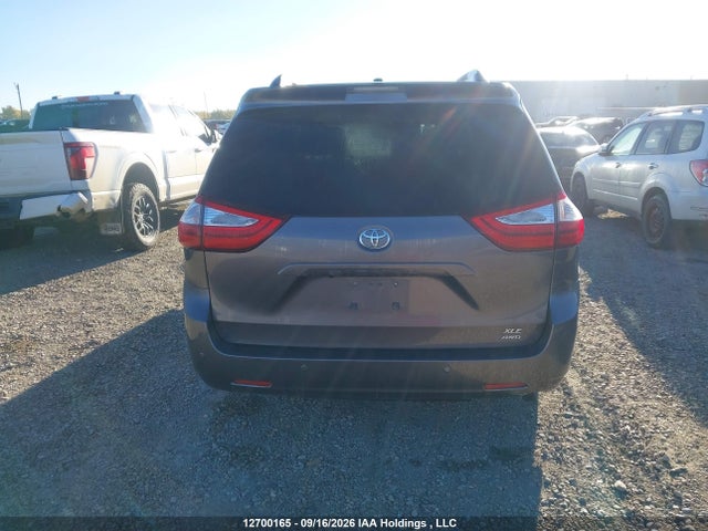 12700165 :رقم المزاد ، 5TDDK3DC3FS125551 vin ، 2015 Toyota Sienna Xle 7 Passenger مزاد بيع