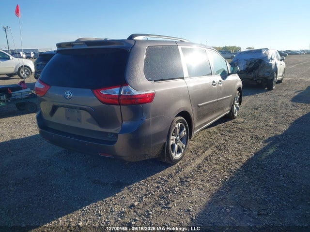 12700165 :رقم المزاد ، 5TDDK3DC3FS125551 vin ، 2015 Toyota Sienna Xle 7 Passenger مزاد بيع