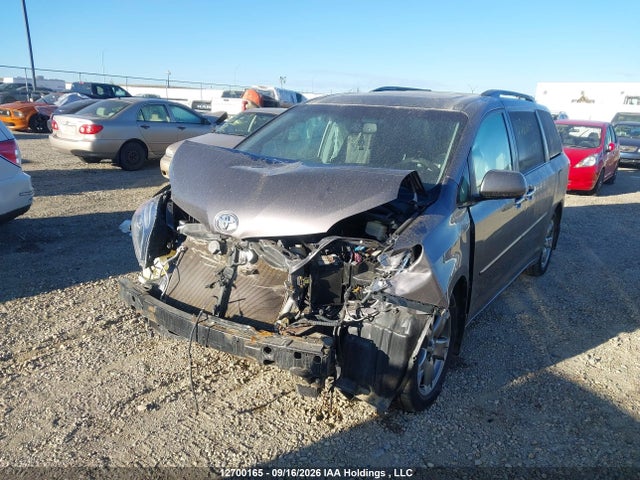 12700165 :رقم المزاد ، 5TDDK3DC3FS125551 vin ، 2015 Toyota Sienna Xle 7 Passenger مزاد بيع