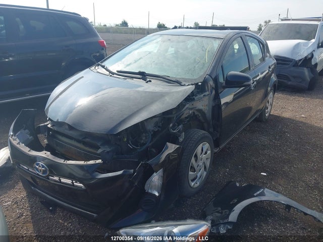 Toyota PRIUS C 2015 JTDKDTB33F1097283 Image 2