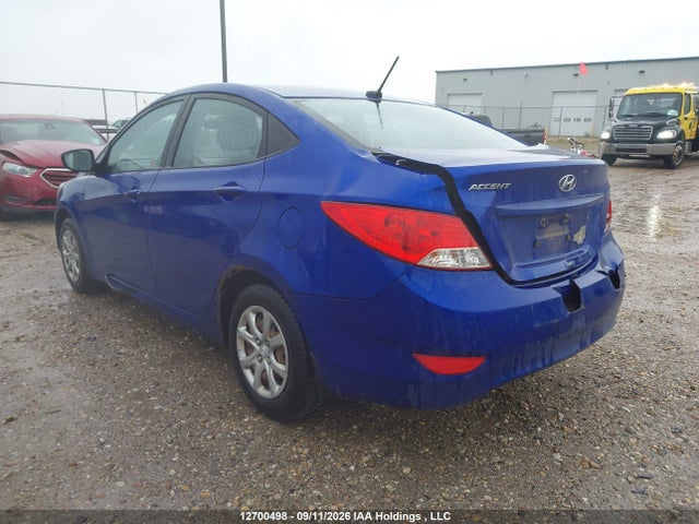 2013 Hyundai Accent Gls/gs მანქანა იყიდება აუქციონზე, vin: KMHCT4AE3DU555654, აუქციონის ნომერი: 12700498