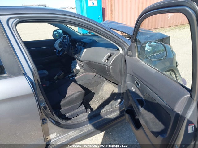 JA4AJ3AU1JU603077 Mitsubishi RVR SE