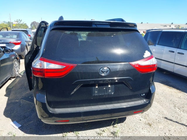 12700869 :رقم المزاد ، 5TDKZ3DC2HS865484 vin ، 2017 Toyota Sienna Le مزاد بيع
