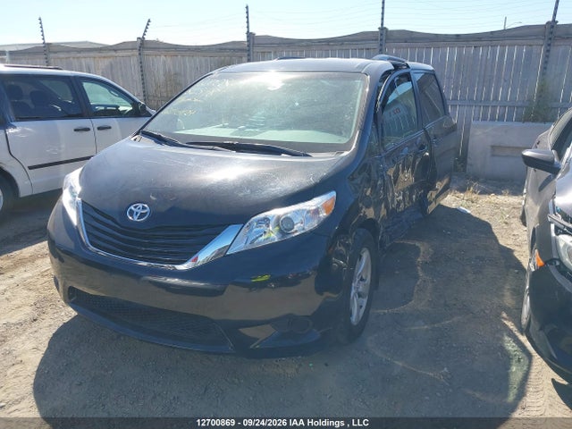 12700869 :رقم المزاد ، 5TDKZ3DC2HS865484 vin ، 2017 Toyota Sienna Le مزاد بيع