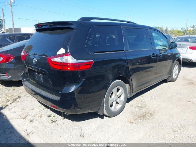 12700869 :رقم المزاد ، 5TDKZ3DC2HS865484 vin ، 2017 Toyota Sienna Le مزاد بيع