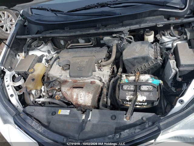 2T3BFREV9JW819635 Toyota RAV4 LE