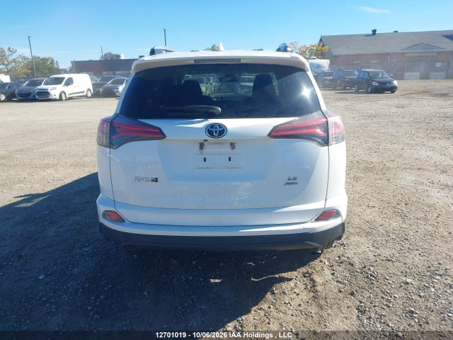 2T3BFREV9JW819635 Toyota RAV4 LE