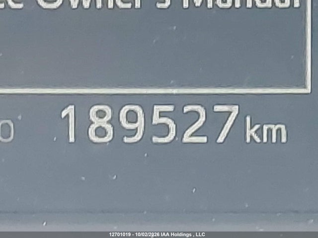 2T3BFREV9JW819635 Toyota RAV4 LE