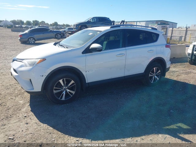 2T3BFREV9JW819635 Toyota RAV4 LE