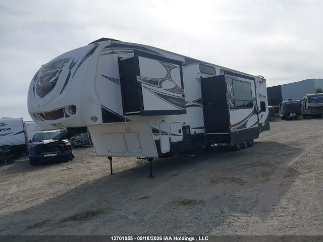 12701055 :رقم المزاد ، 4YDF39820BF811418 vin ، 2011 Keystone Keystone مزاد بيع