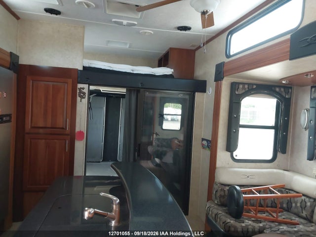 12701055 :رقم المزاد ، 4YDF39820BF811418 vin ، 2011 Keystone Keystone مزاد بيع