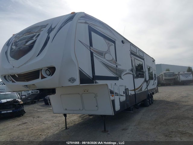 12701055 :رقم المزاد ، 4YDF39820BF811418 vin ، 2011 Keystone Keystone مزاد بيع