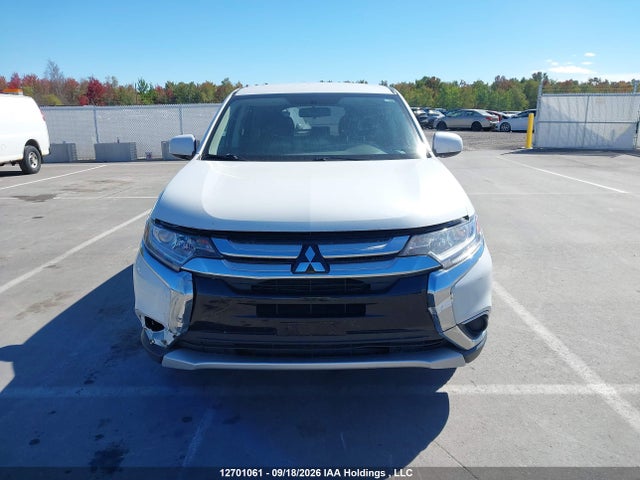 Mitsubishi Outlander Es 2018 JA4AZ2A32JZ601786 Image 13