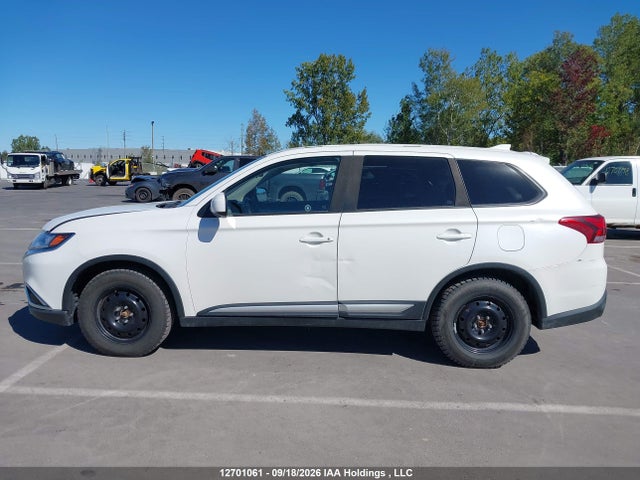 JA4AZ2A32JZ601786 Mitsubishi Outlander Es