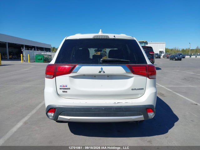 JA4AZ2A32JZ601786 Mitsubishi Outlander Es