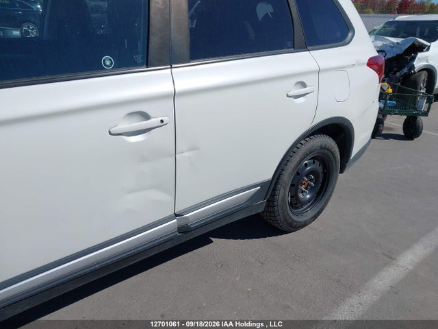 JA4AZ2A32JZ601786 Mitsubishi Outlander Es