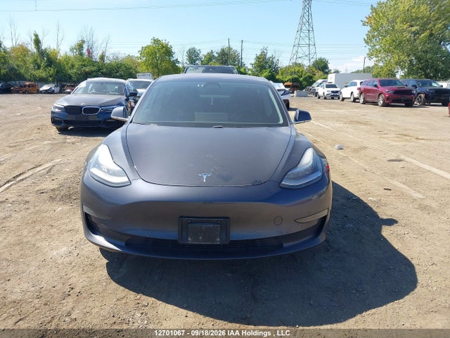 12701067 :رقم المزاد ، 5YJ3E1EB8JF106939 vin ، 2018 Tesla Model 3 Long Range/performance مزاد بيع