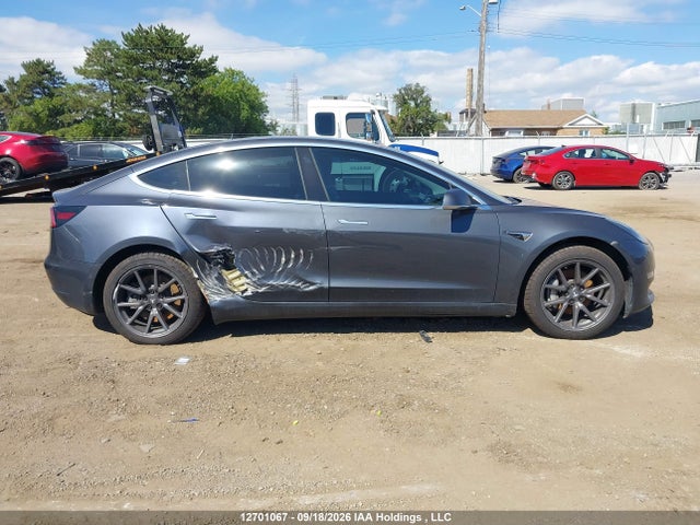 12701067 :رقم المزاد ، 5YJ3E1EB8JF106939 vin ، 2018 Tesla Model 3 Long Range/performance مزاد بيع