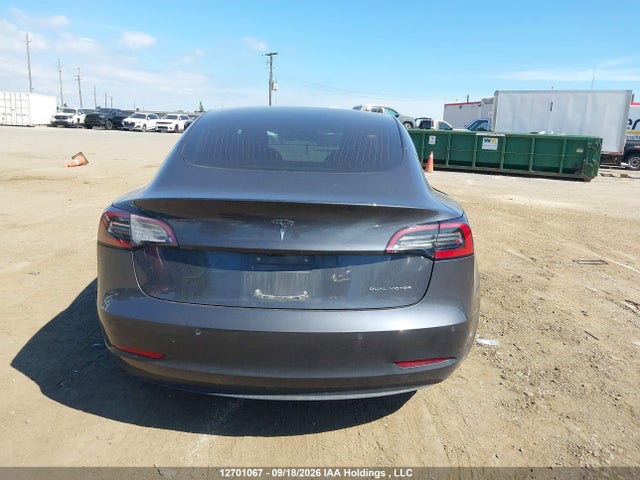 12701067 :رقم المزاد ، 5YJ3E1EB8JF106939 vin ، 2018 Tesla Model 3 Long Range/performance مزاد بيع