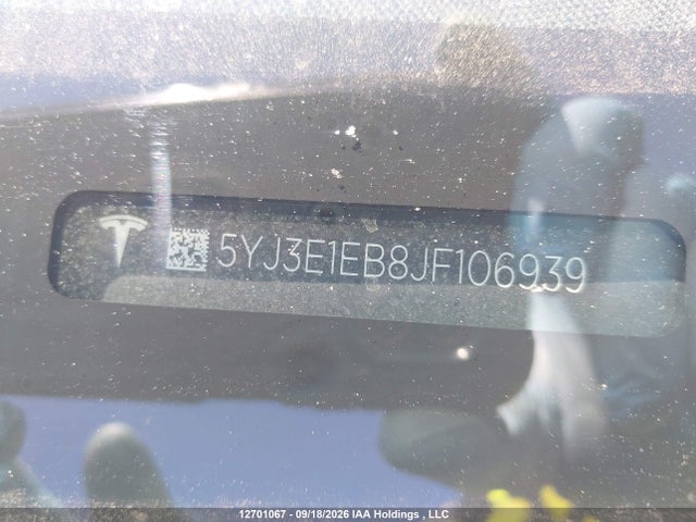 12701067 :رقم المزاد ، 5YJ3E1EB8JF106939 vin ، 2018 Tesla Model 3 Long Range/performance مزاد بيع