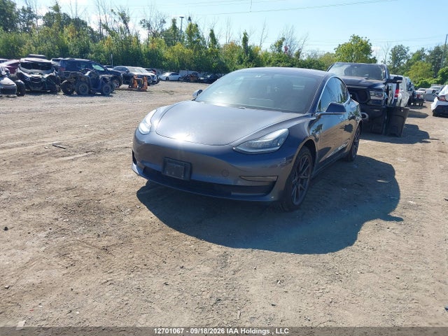 12701067 :رقم المزاد ، 5YJ3E1EB8JF106939 vin ، 2018 Tesla Model 3 Long Range/performance مزاد بيع