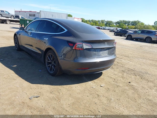 12701067 :رقم المزاد ، 5YJ3E1EB8JF106939 vin ، 2018 Tesla Model 3 Long Range/performance مزاد بيع