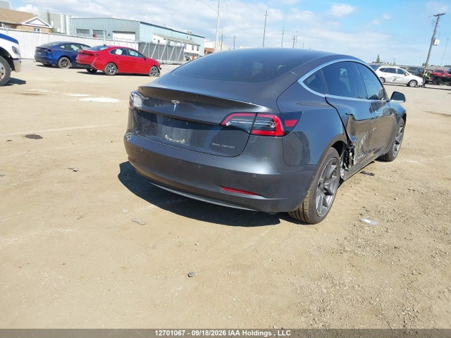 12701067 :رقم المزاد ، 5YJ3E1EB8JF106939 vin ، 2018 Tesla Model 3 Long Range/performance مزاد بيع