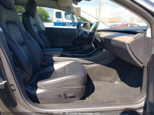 12701067 :رقم المزاد ، 5YJ3E1EB8JF106939 vin ، 2018 Tesla Model 3 Long Range/performance مزاد بيع