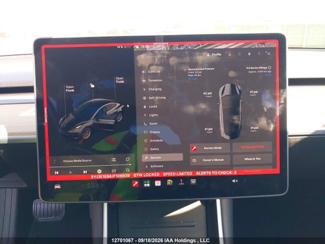 12701067 :رقم المزاد ، 5YJ3E1EB8JF106939 vin ، 2018 Tesla Model 3 Long Range/performance مزاد بيع