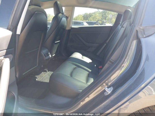 12701067 :رقم المزاد ، 5YJ3E1EB8JF106939 vin ، 2018 Tesla Model 3 Long Range/performance مزاد بيع