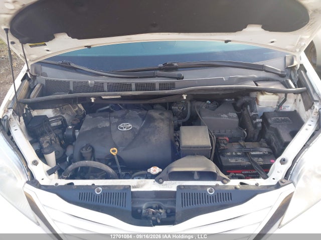 Toyota Sienna 2017 5TDKZ3DCXHS843880 Image 10