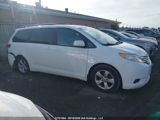 Toyota Sienna 2017 5TDKZ3DCXHS843880 Image 13