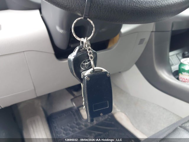 12695032 :رقم المزاد ، 2T3BF4DV0BW115863 vin ، 2011 Toyota Rav4 مزاد بيع