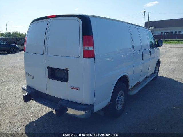 GMC Savana 2016 1GTW7AFF5G1240320 Image 4