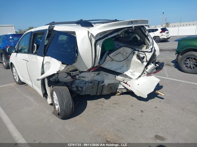 Aukcja sprzedaży 2015 Toyota Sienna Xle 7 Passenger, vin: 5TDDK3DC4FS125686, numer aukcji: 12701733