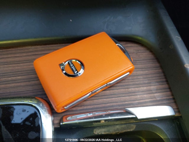 Volvo Xc60 B5 Plus Dark Theme 2024 LYVL12RL4RB741044 Image 11