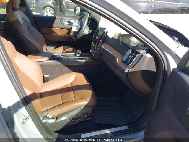 Volvo Xc60 B5 Plus Dark Theme 2024 LYVL12RL4RB741044 Image 5